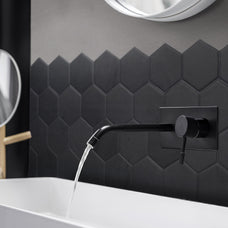 Dimensions peel and stick backsplash tiles HEXA Grey, White Smart Tiles