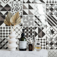 Bathroom peel and stick backsplash tile Vintage black and white Smart Tiles
